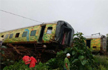 Engine, seven coaches of Duronto Express derails near Mumbai